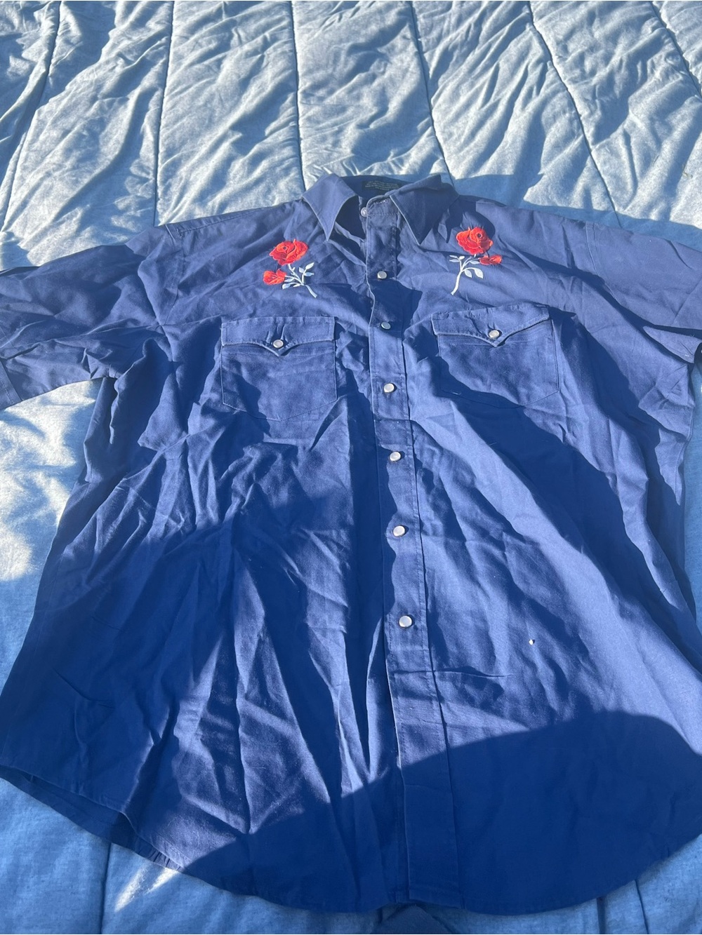 Authentic Western Youngbloods Blue Short Sleeve Cowboy Pearl Snap Red Rose Shirt